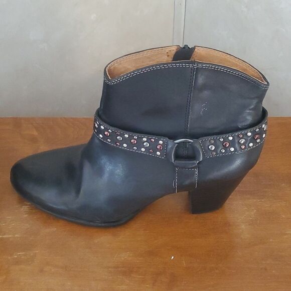 Sofft Black Studded Ankle Booties – Size 9.5 – Comfort & Edgy Style - Picture 3 of 11